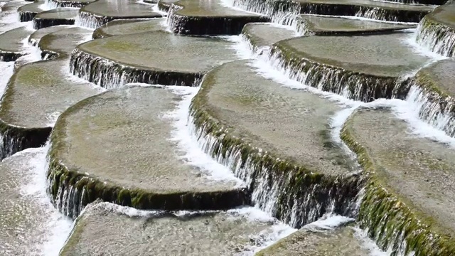 中国云南省白水河丽江玉龙山白瀑视频素材画面2