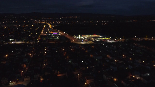 城市郊区的夜晚视频素材