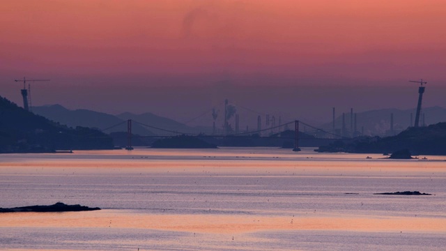 韩国庆尚南道南海郡南海大桥的日落风景视频素材画面2