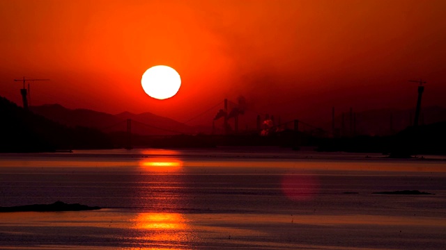 韩国庆尚南道南海郡南海大桥的日落风景视频素材画面3