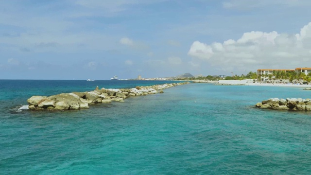 库拉索岛美丽的大西洋海岸线。华丽的自然景观背景。加勒比海。视频素材