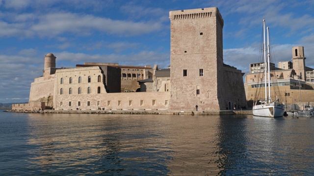 圣让堡和vieux港，马赛，Bouches-du-Rône，法国。视频素材