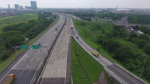 印度尼西亚泗水的收费公路视频素材