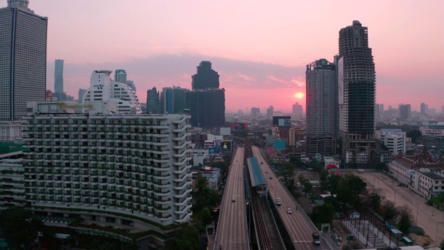 鸟瞰图曼谷在早晨的太阳升起视频素材