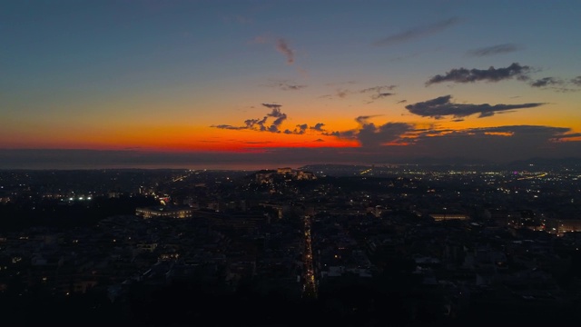 航拍雅典市中心，希腊，Kolonaki，宪法广场，卫城，在一个冬天的夜晚视频素材