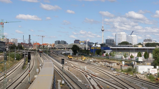 柏林的铁路系统和城市景观视频素材画面2