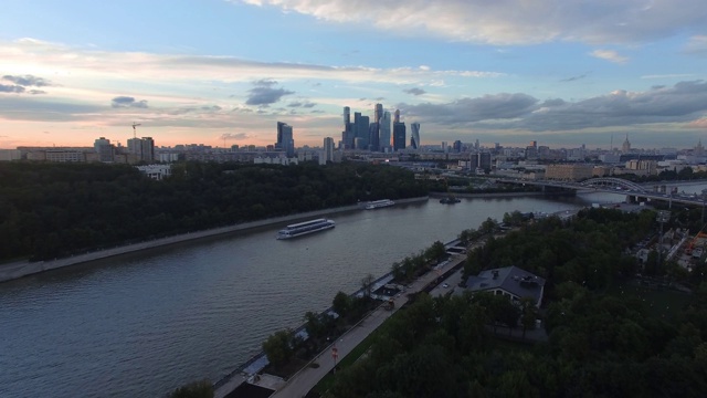 空中的莫斯科城市景观与莫斯科河，俄罗斯视频素材