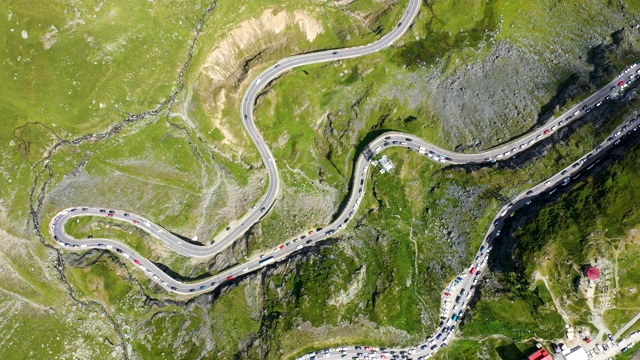 罗马尼亚著名的transagaras山路的曲线视频素材