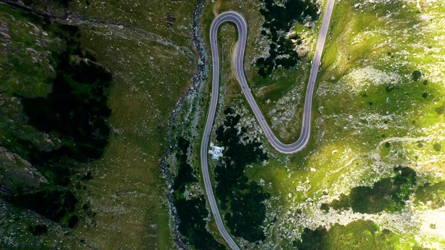 罗马尼亚著名的transagaras山路的曲线视频素材