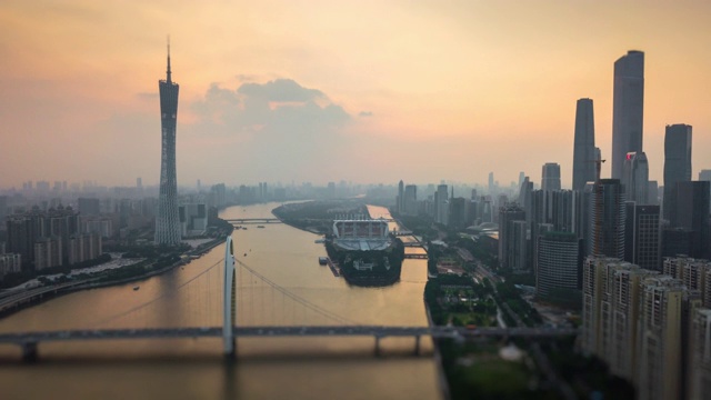 日落时间天空广州市中心城市景观珠江空中倾斜移位全景4k时间间隔中国视频素材