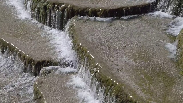 中国云南省丽江玉龙山白水河白瀑布视频素材