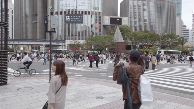 4K实时平移。日本东京银座十字路口视频素材