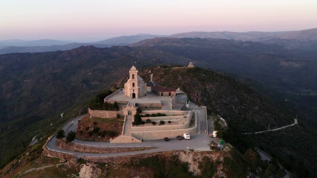 Senhora da Graca教堂无人机鸟瞰蒙迪姆德巴斯托景观在葡萄牙volta a葡萄牙，在葡萄牙视频素材