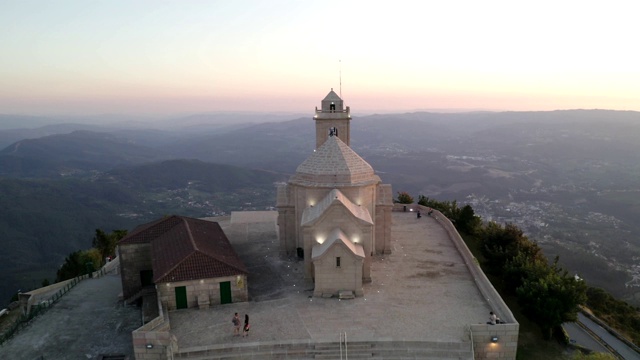 Senhora da Graca教堂无人机鸟瞰蒙迪姆德巴斯托景观在葡萄牙volta a葡萄牙，在葡萄牙视频素材