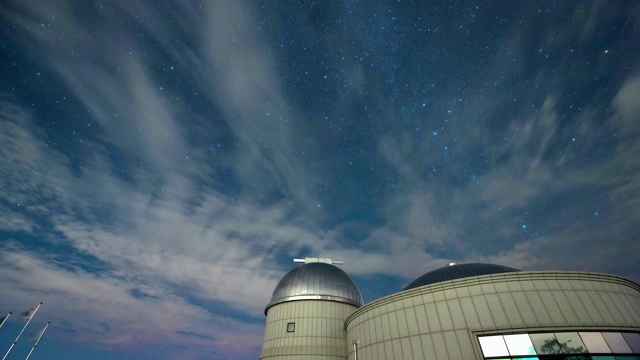 韩国江原道光德山/华川枪天文台的夜空视频素材