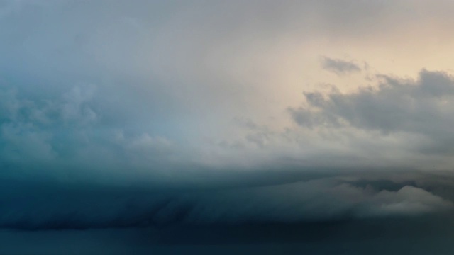 暴风雨前天空的时间流逝视频素材