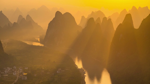 中国桂林山水景观的高视角视频素材画面4