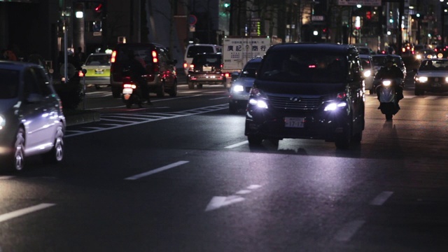 京都大街夜间的车流视频素材