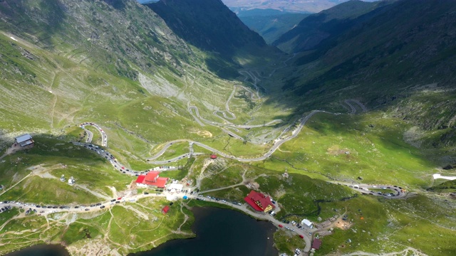 罗马尼亚著名的transagaras山路的曲线视频素材