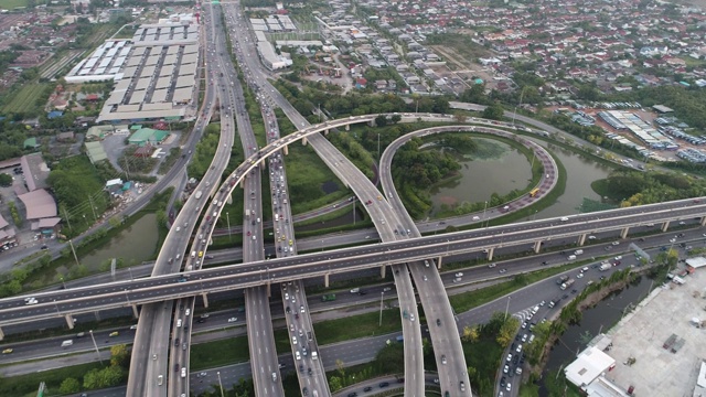 曼谷市内建筑与交通道路车辆视频素材