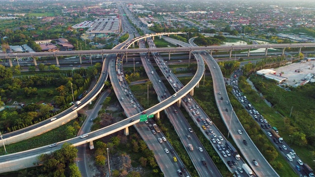 曼谷市内建筑与交通道路车辆视频素材