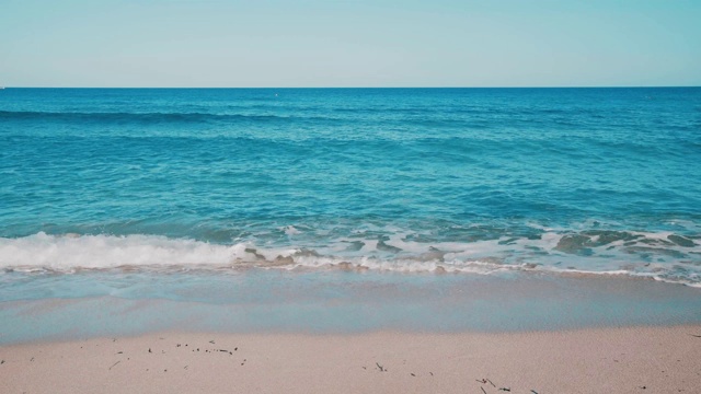 巴利阿里岛福门特拉海滩蓝绿色海浪视频素材