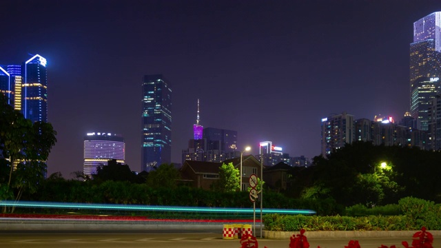 夜间时间照明广州市中心繁忙的交通街道时间推移全景4k中国视频素材