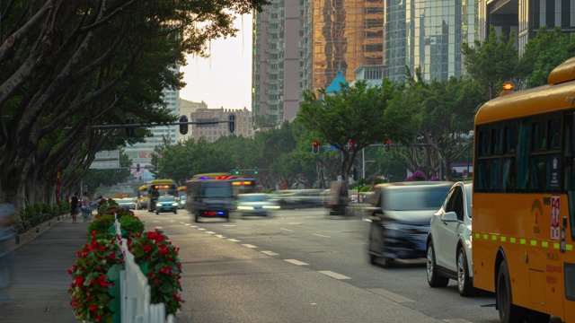 晚上时间广州市中心繁忙的交通街道时间推移全景4k中国视频素材