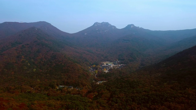 韩国全罗南道韩南郡，都云山/三山明大兴寺的秋景视频素材