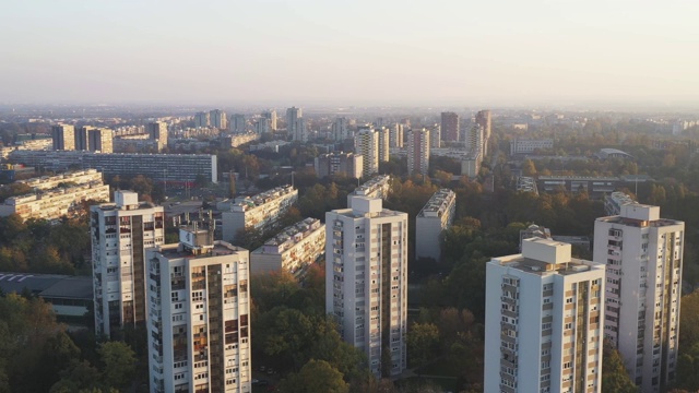 克罗地亚，萨格勒布市，诺维萨格勒布的住宅楼视频素材