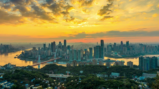 日落时分，重庆的天际线和城市建筑，中国。视频素材