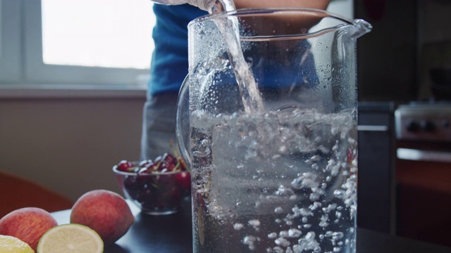 准备自制水果柠檬水视频素材