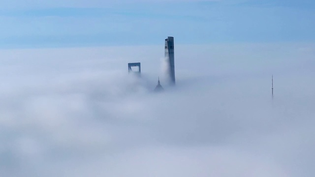 平流层云中上海陆家嘴鸟瞰图视频素材