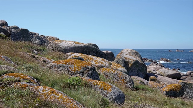 西班牙大西洋海岸Ribeira Cabo Falcoeiro的地质构造视频下载