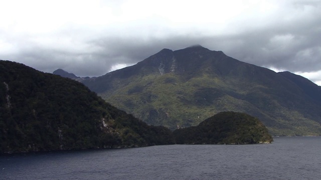 新西兰米尔福德湾峡湾视频素材