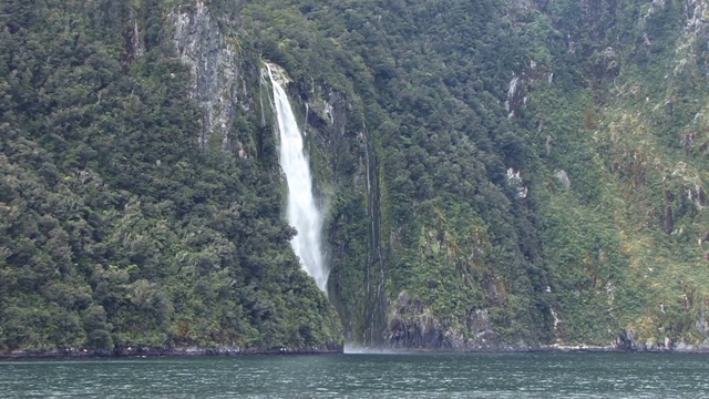 新西兰米尔福德湾峡湾视频素材