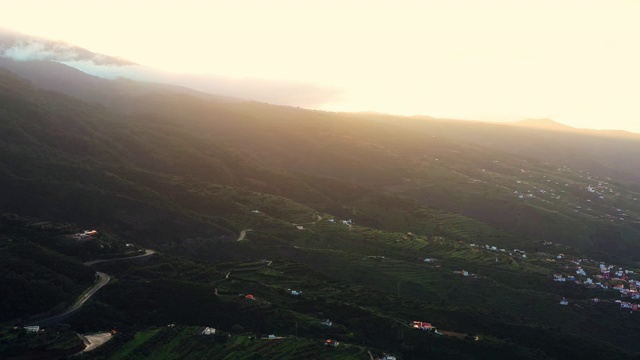 空中WS村庄日落/加那利群岛，西班牙视频素材