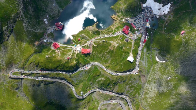 罗马尼亚著名的transagaras山路的曲线视频素材