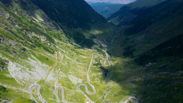 罗马尼亚著名的transagaras山路的曲线视频素材