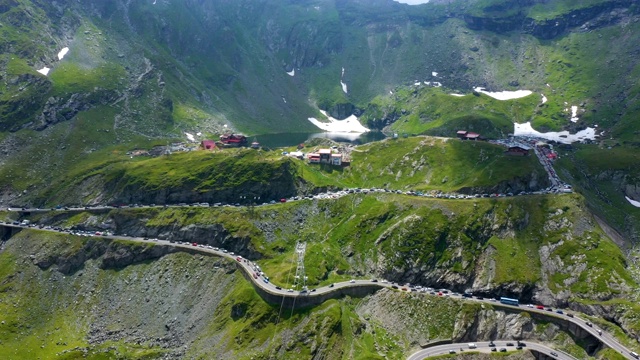 罗马尼亚著名的transagaras山路的曲线视频素材