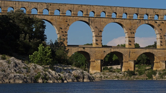 加德罗马桥和加顿河，加德，奥西塔尼，法国视频素材