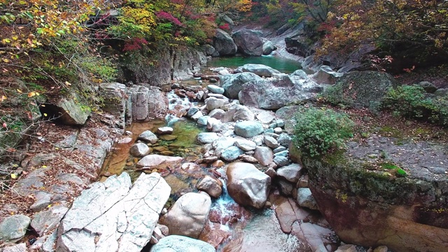 韩国江原道雪山山谷的秋景视频素材