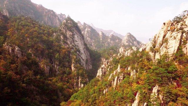 韩国江原道石山的秋天风景视频素材