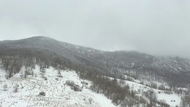 Veliki Krs山脉的冬季风景4K航拍视频视频素材