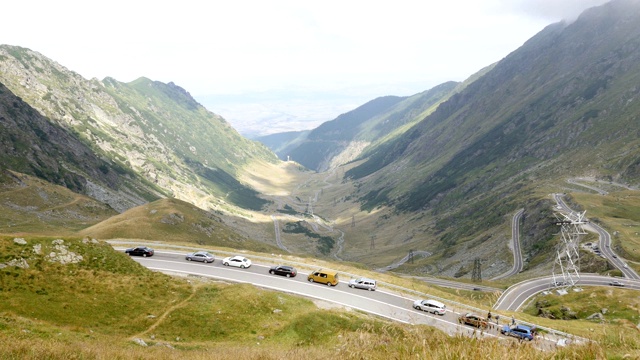 transagarasan蛇形公路位于罗马尼亚喀尔巴阡山脉南段的4K视频视频素材