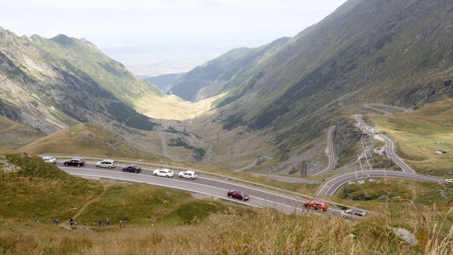 transagarasan蛇形公路位于罗马尼亚喀尔巴阡山脉南段的4K视频视频素材