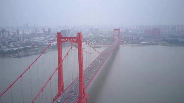 长江上的现代大桥视频素材