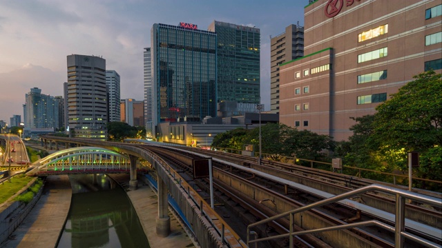 马来西亚吉隆坡地铁与各种建筑城市景观的时间流逝视频素材