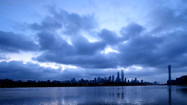 黎明时分的广州天际线全景视频素材