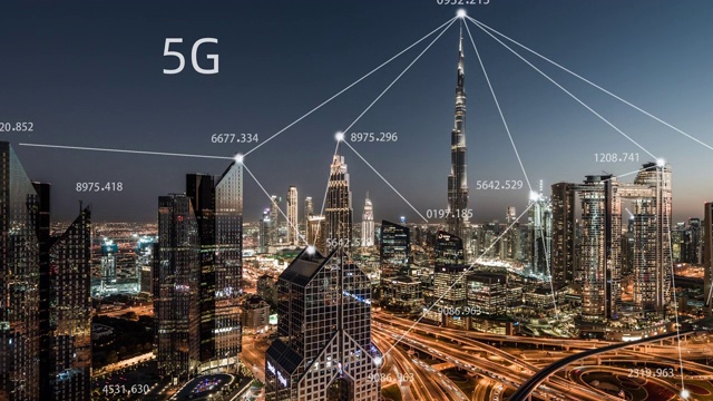 T/L迪拜城市天际线和5G网络概念，从白天到夜晚/阿联酋视频素材画面2